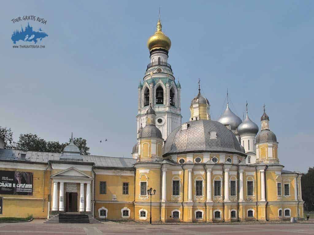 Excursionar en la Catedral de la Resurrección en Vologda